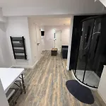Onsitestays Stylish Studio Sleeps 2