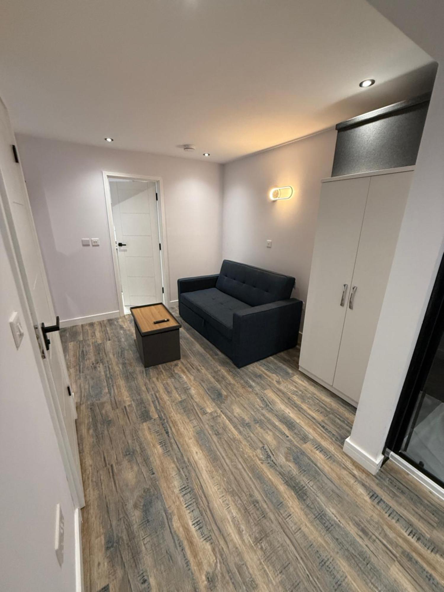 Onsitestays Stylish Sleeps 2 *