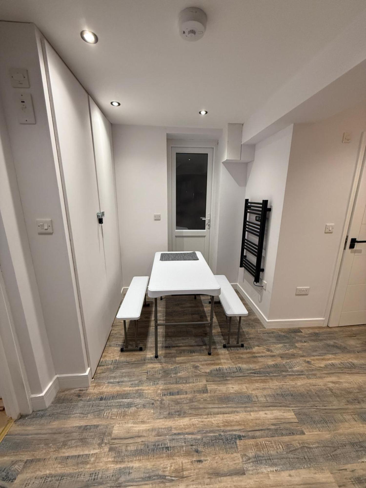 Onsitestays Stylish Sleeps 2